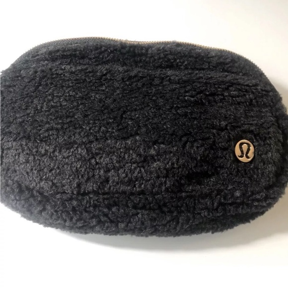 🆕 NWT Lululemon Fleece Everywhere Belt Bag Black - Picture 6 of 10
